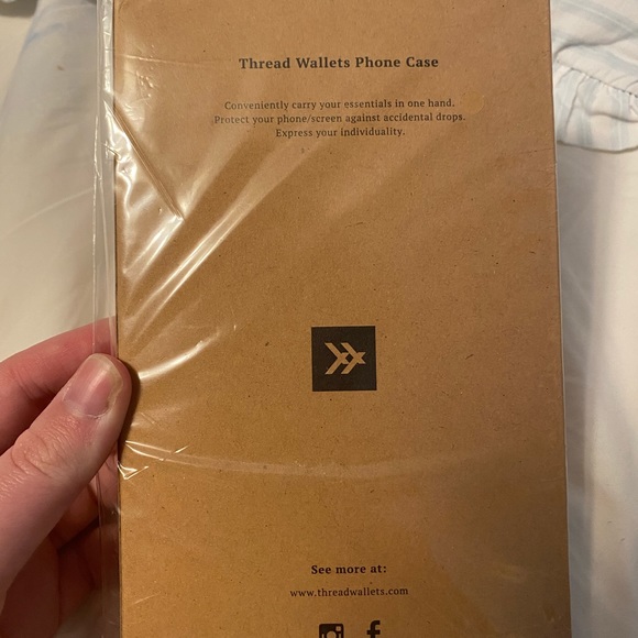 Thread Wallets iPhone case - Picture 2 of 2